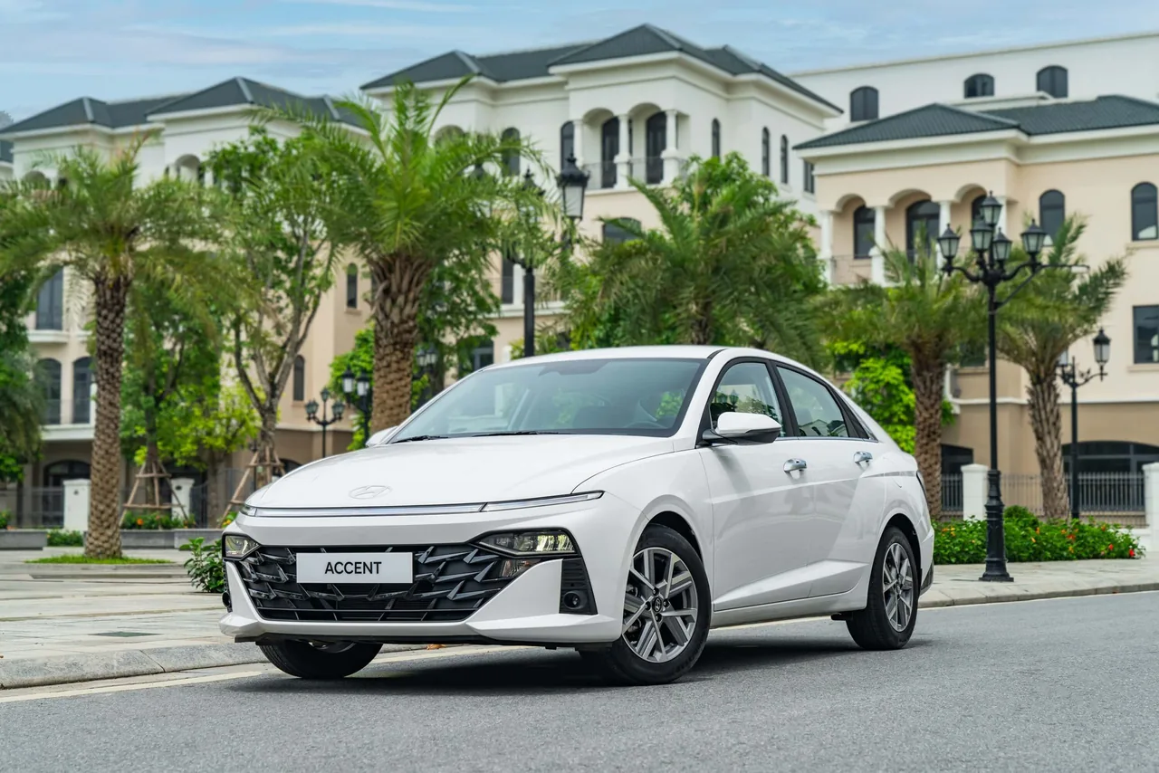 Thuê xe Hyundai Accent / KIA K3 5 chỗ phổ thông có lái