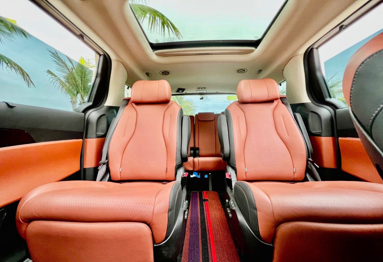 Thuê xe Kia Carnival tại Hà Nội — có lái, đời mới