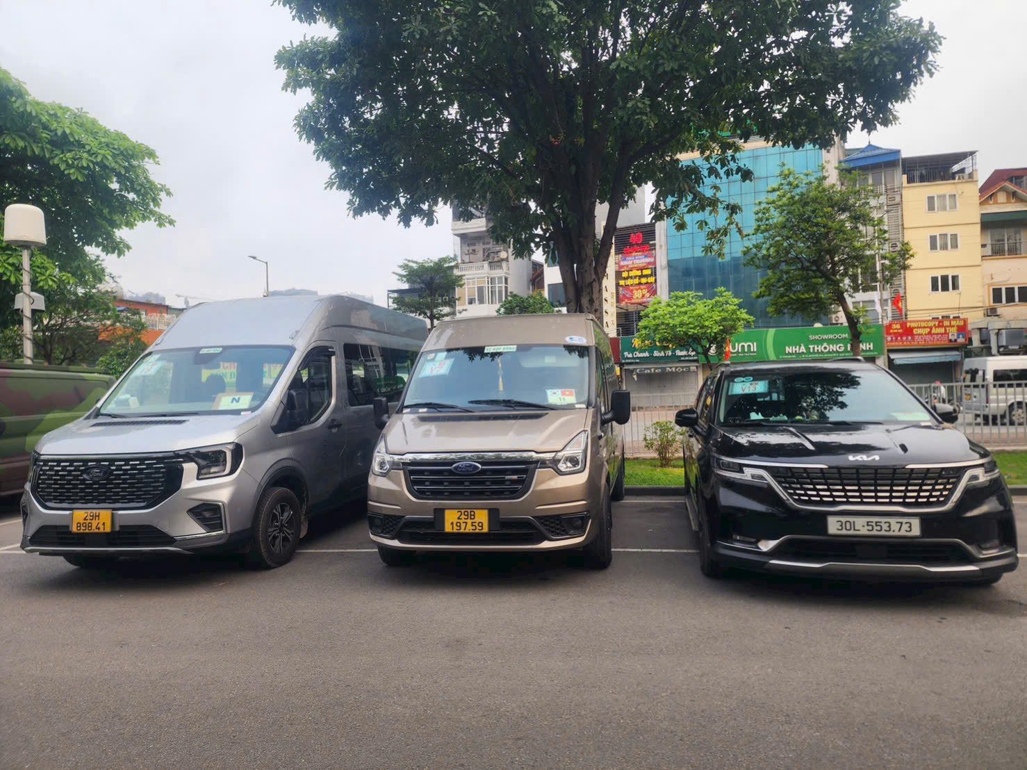 Đón đoàn công tác ban đêm tại sân bay