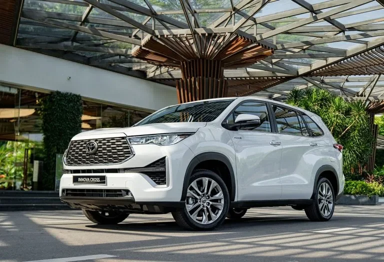 Thuê xe Toyota Innova / Fortuner 7 chỗ phổ thông có lái