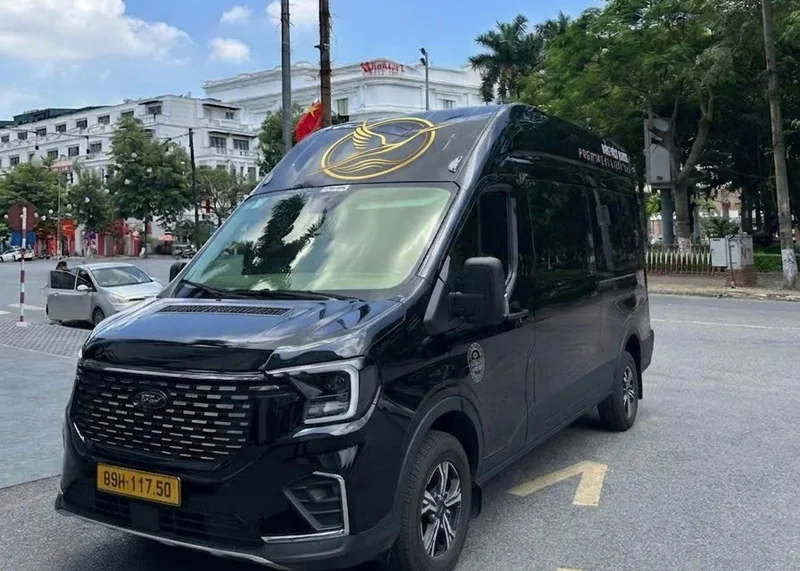 Thuê xe Ford Transit 2026 16 chỗ đời mới có lái